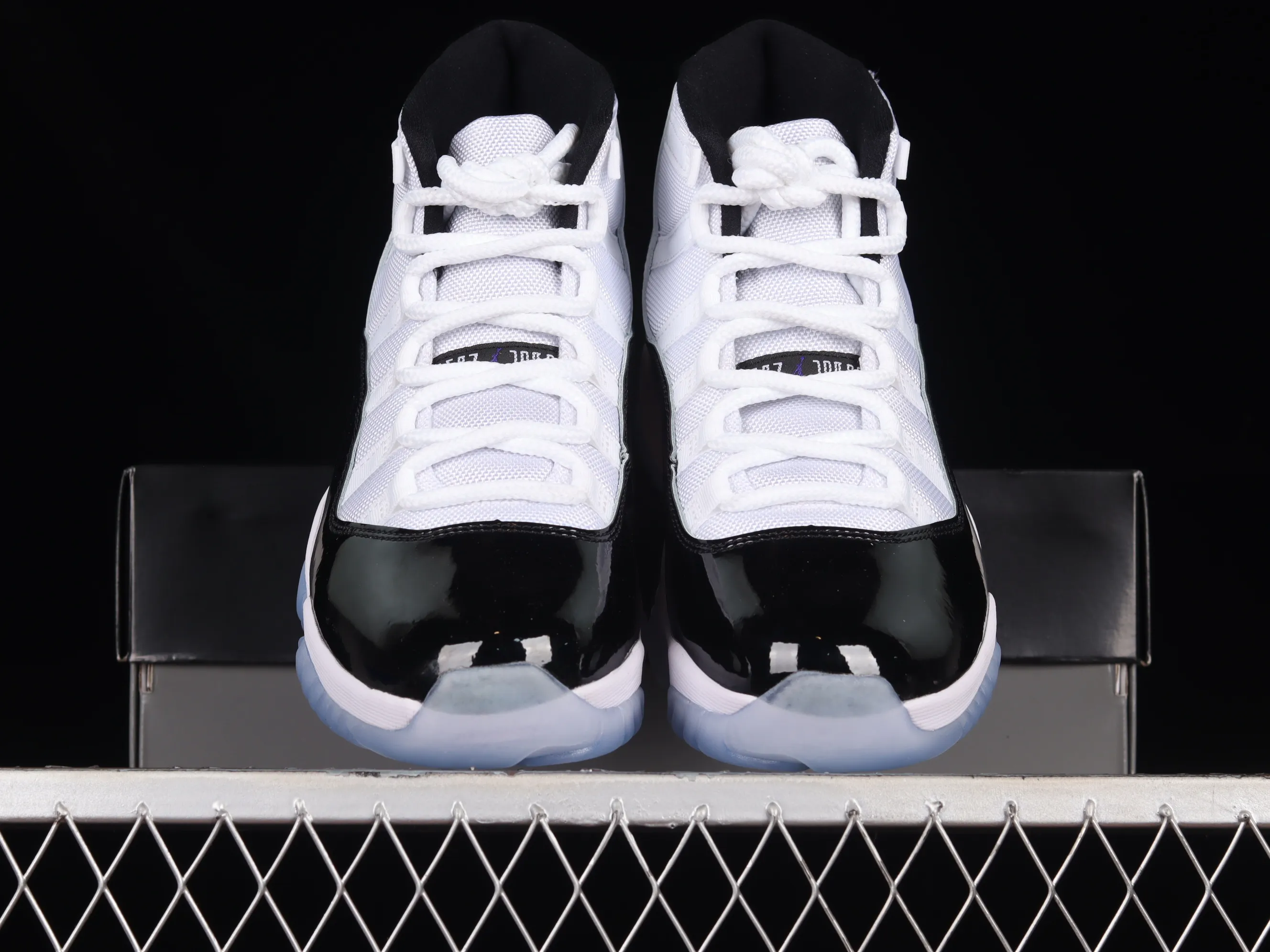 All categories Air Jordan Jordan series basketball shoes Air Jordan 11 OG version Air Jordan 11Concord AJ11 Concord black and white replica basketball shoes 378037-100